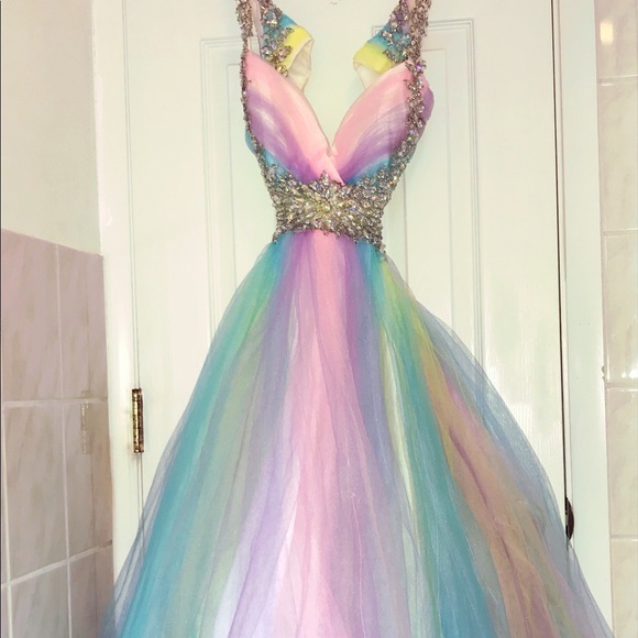 Size 8 MAC DUGGAL prom dress - Picture 2 of 3